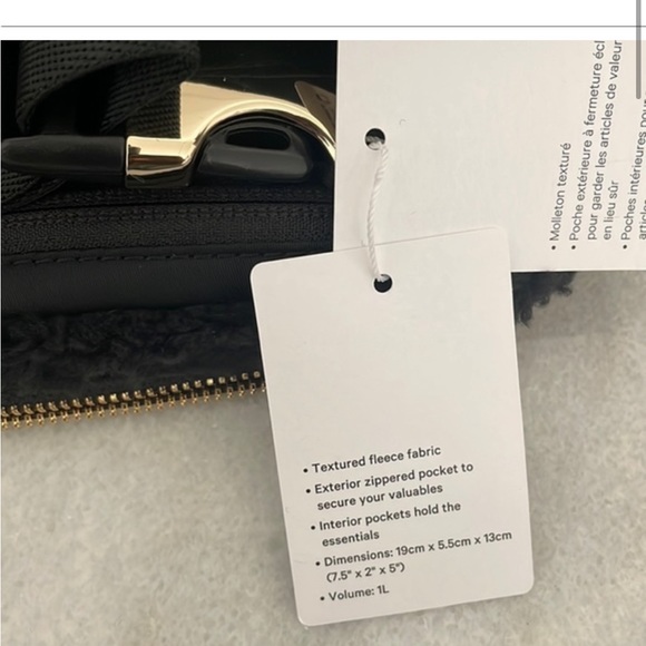 NWT Lululemon Everywhere Fleece Belt Bag in Black - Picture 8 of 8